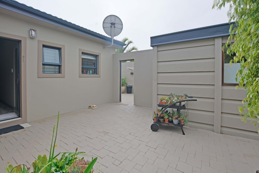 5 Bedroom Property for Sale in Flamingo Vlei Western Cape